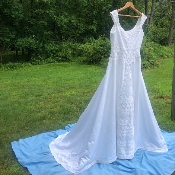 Beautiful Beaded White Wedding Dress - Like New - Picture 4 of 16